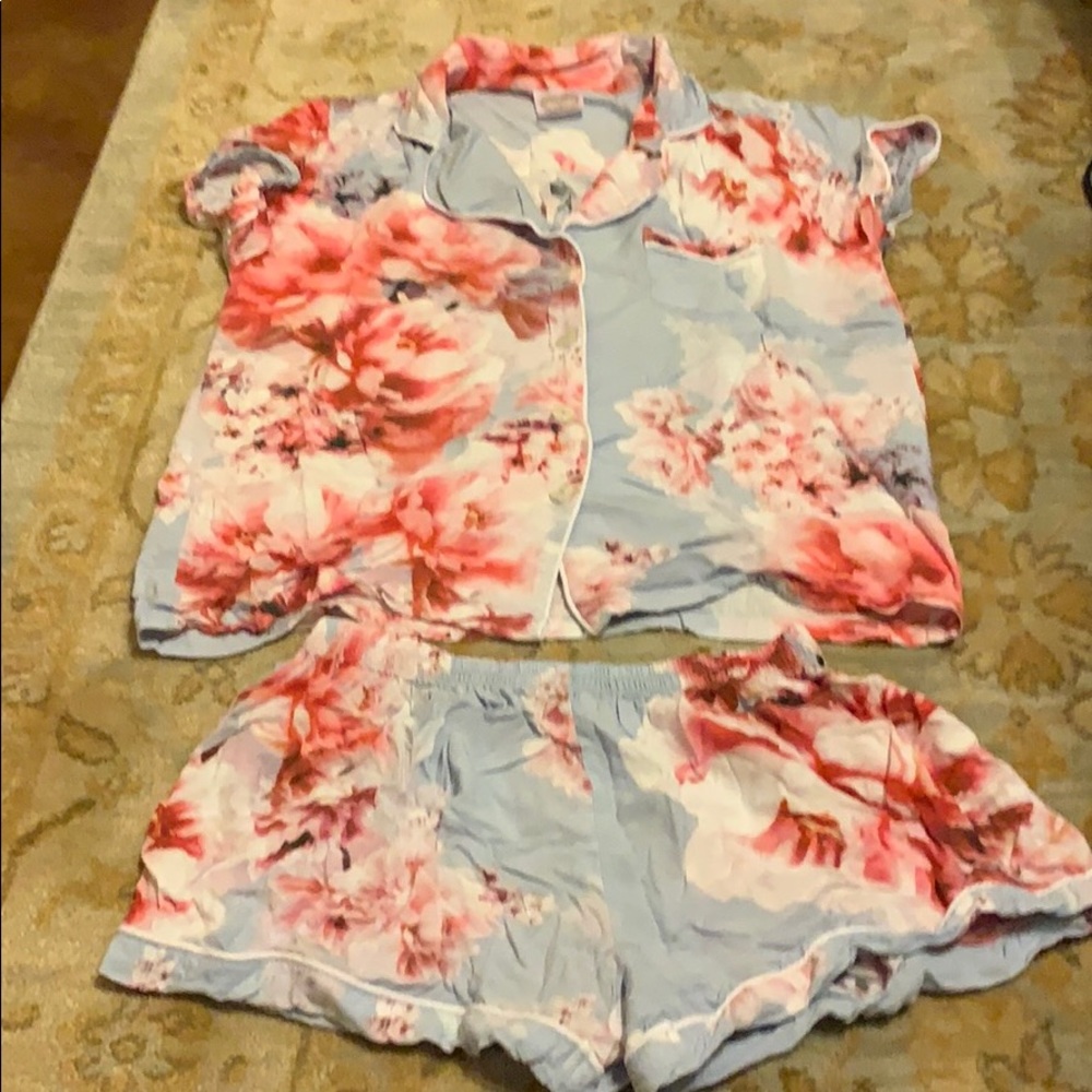 Size small/run small floral pj set worn once